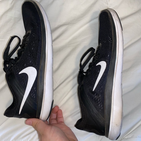 Nike shoes - Picture 1 of 5